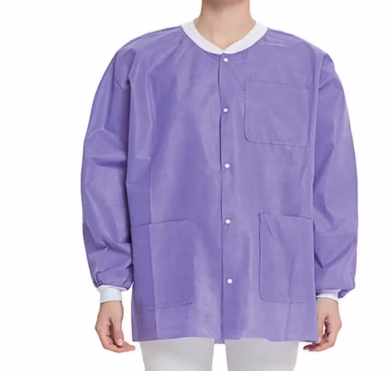 O laboratório descartável não tecido do jaleco do laboratório do vestido dos PP reveste a roupa descartável estéril, não estéril do desgaste do trabalho do nível 2 de AAMI